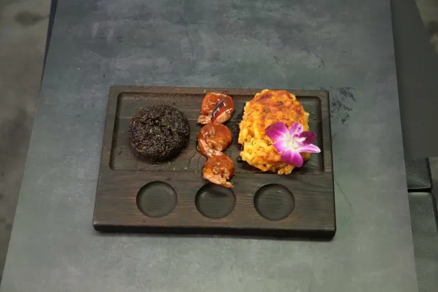 5 WINGS / 5 SHRIMP W HAITIAN MAC